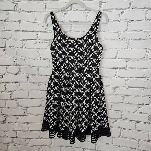 SB by Sachin & Babi Black and White Floral Embroidered Dress - Picture 3 of 8